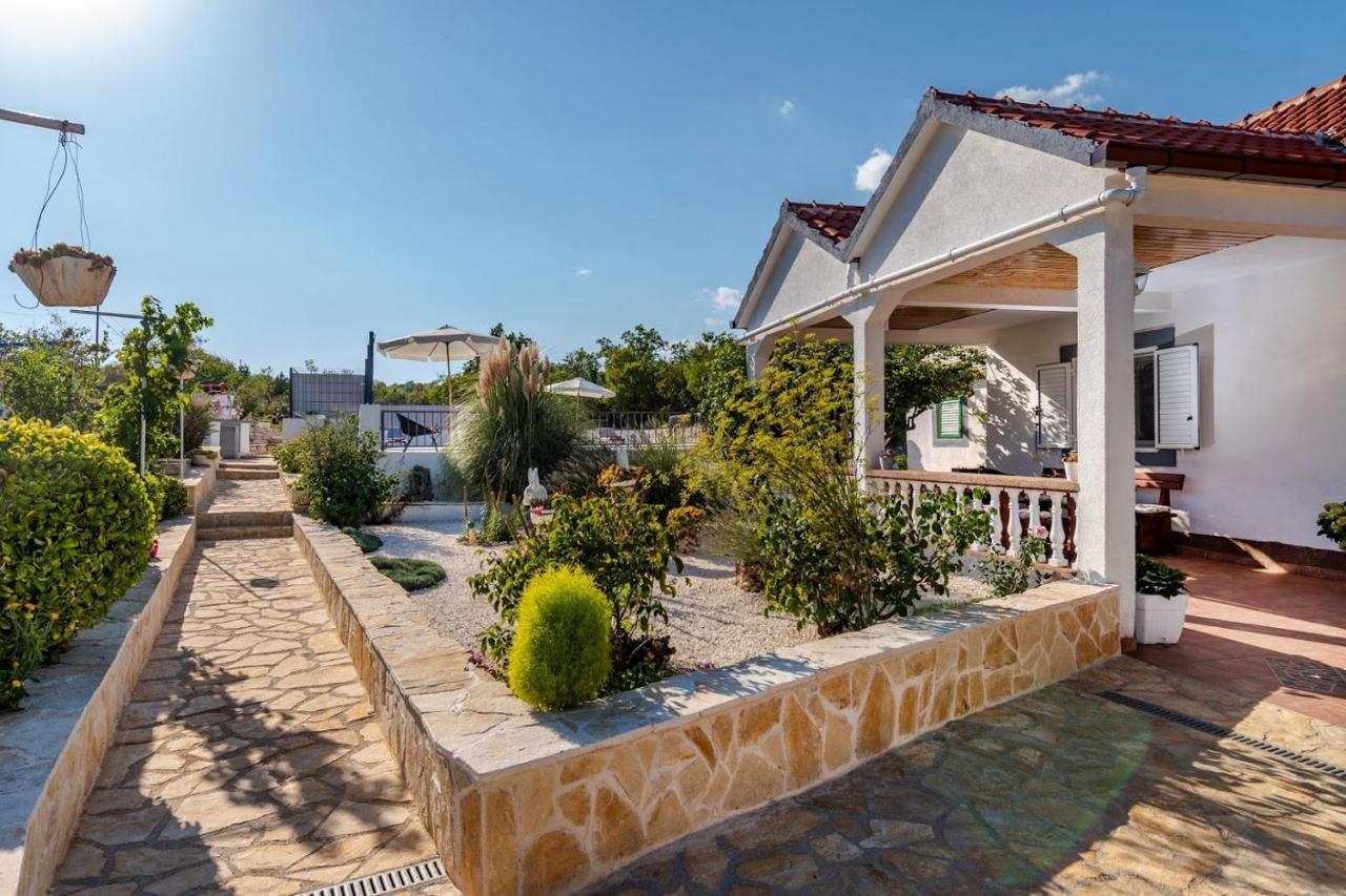 House Camellia With Fenced Pool And Playground Villa Blizna Donja Exterior photo