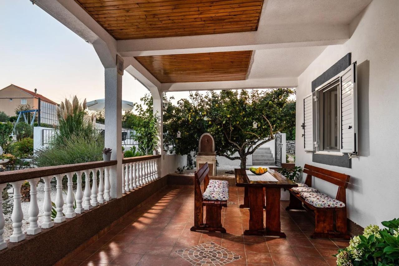 House Camellia With Fenced Pool And Playground Villa Blizna Donja Exterior photo